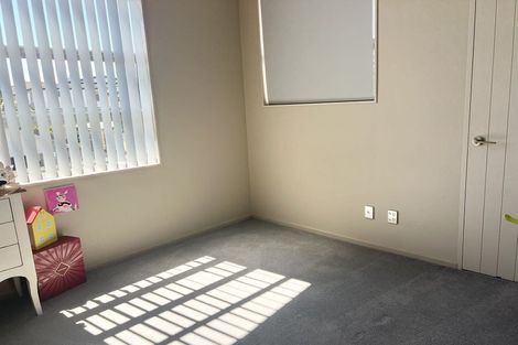 Photo of property in 12 Mana Lane, Pinehill, Auckland, 0632