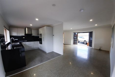 Photo of property in 2 Tullis Place, Burswood, Auckland, 2013