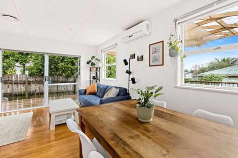 Photo of property in 33 Meilland Place, Glen Eden, Auckland, 0602