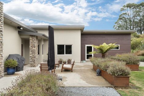 Photo of property in 37 Settlement Hill Road, Owaka, 9586