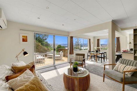 Photo of property in 34 Oak Avenue, Paremata, Porirua, 5024