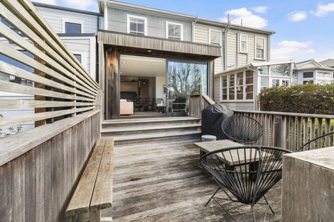 Photo of property in 7 Queen Street, Mount Victoria, Wellington, 6011