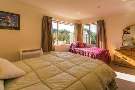 Photo of property in 14 Ranui Street, Waikawa, Picton, 7220