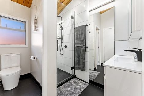 Photo of property in 54 Waiwera Road, Waiwera, Orewa, 0994