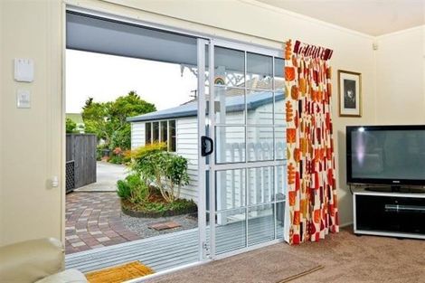 Photo of property in 34 Oxford Street, Fairfield, Hamilton, 3214