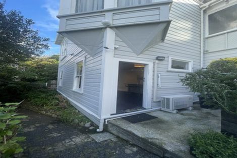 Photo of property in 152 Kelburn Parade, Kelburn, Wellington, 6012