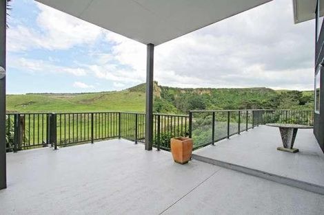 Photo of property in 52 Kawei Road, Ohawe, Hawera, 4671