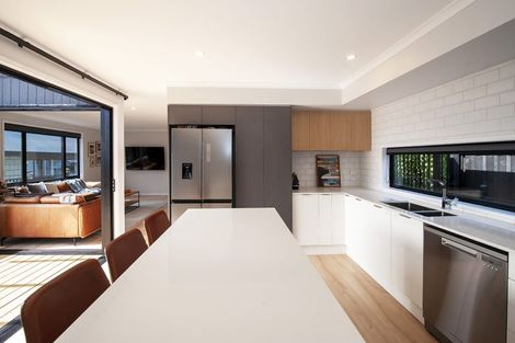 Photo of property in 11 Whero Way, Wainui, Silverdale, 0992