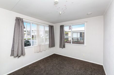 Photo of property in 19 Rospeath Crescent, Spotswood, New Plymouth, 4310