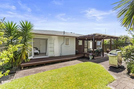 Photo of property in 8 Webb Place, Forrest Hill, Auckland, 0620