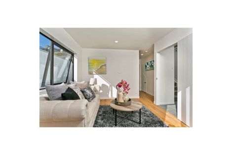 Photo of property in 22 Turutu Place, Long Bay, Auckland, 0630