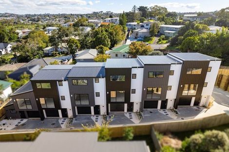 Photo of property in 11a Bowman Road, Forrest Hill, Auckland, 0620