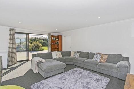 Photo of property in 9 Coach Road, Kingseat, Papakura, 2580