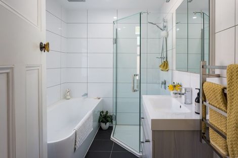 Photo of property in 19-21 Leicester Street, Picton, 7220