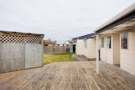 Photo of property in 18 Cumberland Place, Kelvin Grove, Palmerston North, 4414
