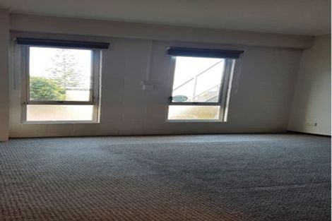 Photo of property in 15 Colin Wild Place, Glenfield, Auckland, 0629