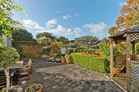 Photo of property in 65 Pupuke Road, Birkenhead, Auckland, 0627
