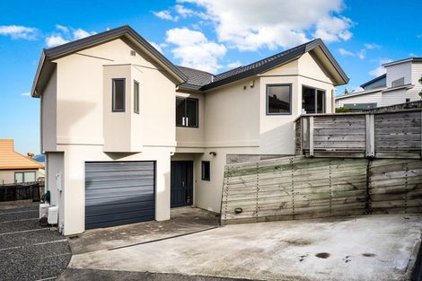 Photo of property in 75a Dress Circle, Newlands, Wellington, 6037