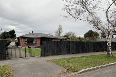 Photo of property in 21 Hawthornden Road, Avonhead, Christchurch, 8042