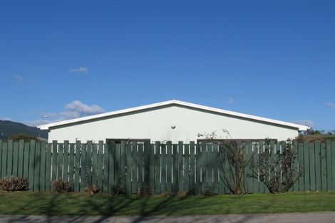 Photo of property in 32 Langdale Avenue, Paraparaumu, 5032