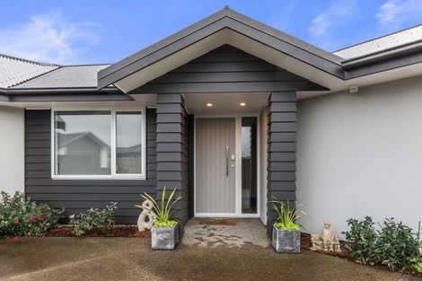 Photo of property in 69 Johnstone Drive, Fitzherbert, Palmerston North, 4410