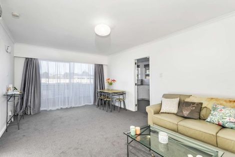 Photo of property in 2/13 Avenue Road, West End, Timaru, 7910