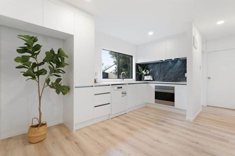 Photo of property in 2/612 Beach Road, Browns Bay, Auckland, 0630