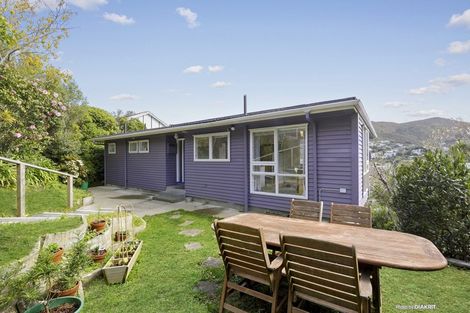 Photo of property in 30 Woodhouse Avenue, Karori, Wellington, 6012