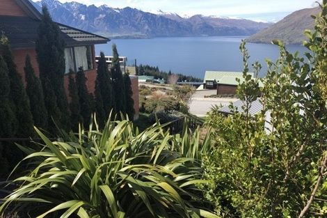 Photo of property in 129b Wynyard Crescent, Fernhill, Queenstown, 9300