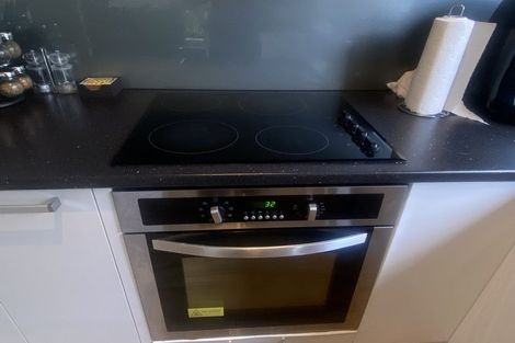 Photo of property in 2/247 Wairau Road, Totara Vale, Auckland, 0627