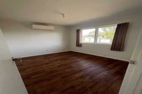 Photo of property in 13 Vina Place, Massey, Auckland, 0614