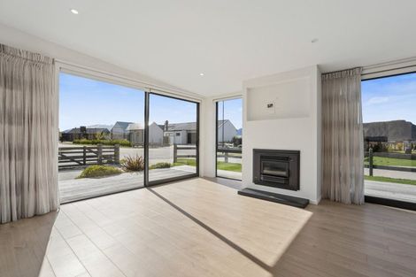 Photo of property in 5 Wallace Place, Wanaka, 9305