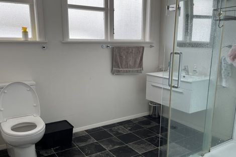 Photo of property in 6 Ayr Place, Hokowhitu, Palmerston North, 4410