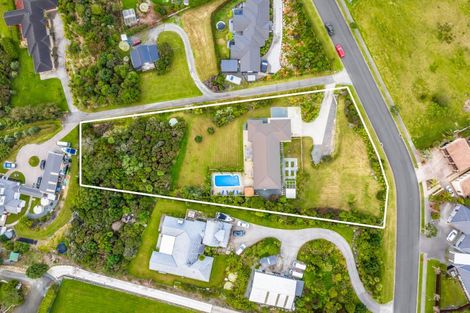 Photo of property in 54 Roberts Road, Matakatia, Whangaparaoa, 0930