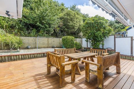 Photo of property in 16 Ordley Grove, Tawa, Wellington, 5028