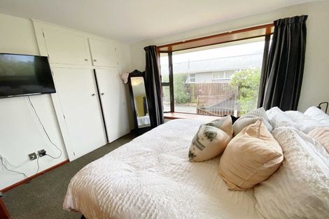 Photo of property in 15 Oldwood Street, Bishopdale, Christchurch, 8053