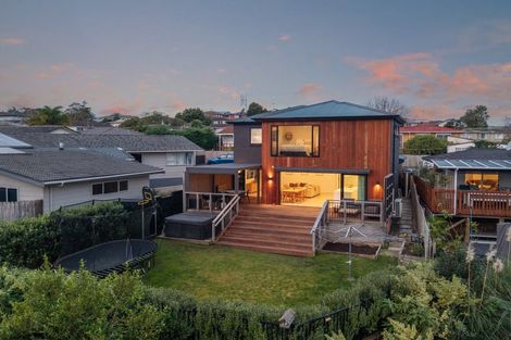 Photo of property in 25a Marvon Downs Avenue, Pakuranga Heights, Auckland, 2010