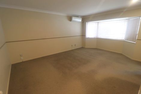 Photo of property in 6 Silkwood Grove, Totara Heights, Auckland, 2105