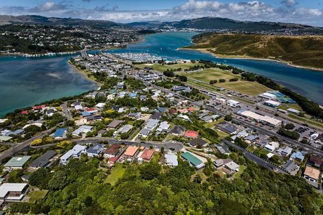 Photo of property in 16 Walker Avenue, Paremata, Porirua, 5026