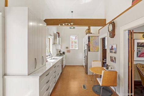 Photo of property in 11 Guildford Terrace, Thorndon, Wellington, 6011