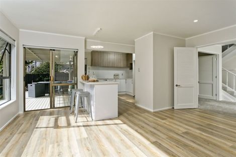 Photo of property in 6 Ravenstone Place, Chatswood, Auckland, 0626