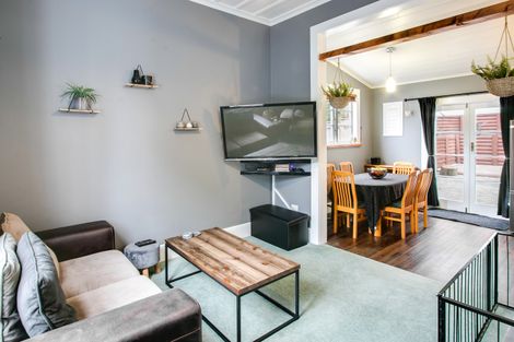 Photo of property in 85 Milton Road, Bluff Hill, Napier, 4110