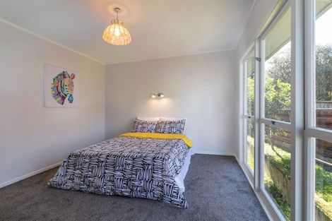 Photo of property in 82 Ravenwood Drive, Forrest Hill, Auckland, 0620