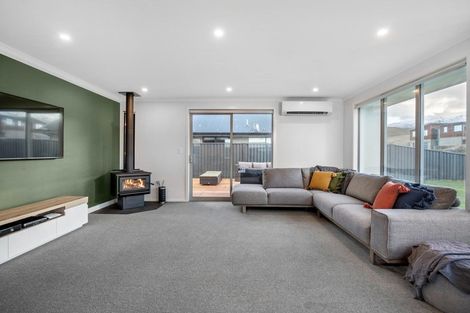 Photo of property in 72 Stratford Drive, Mount Pisa, Cromwell, 9383