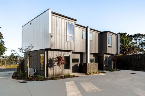 Photo of property in 8/79 Edmonton Road, Henderson, Auckland, 0612