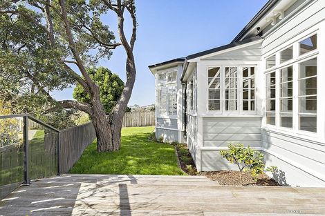 Photo of property in 2 Kohima Drive, Khandallah, Wellington, 6035