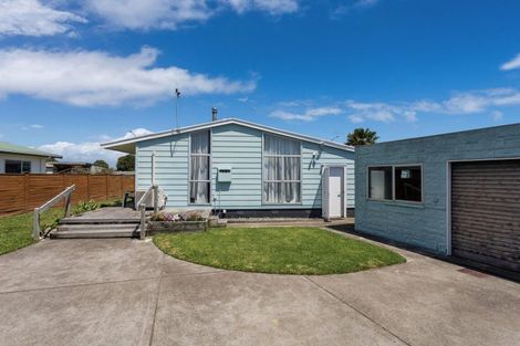 Photo of property in 14 Hinau Place, Edgecumbe, 3120