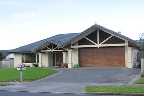 Photo of property in 18 Ridgefield Lane, East Tamaki Heights, Auckland, 2016