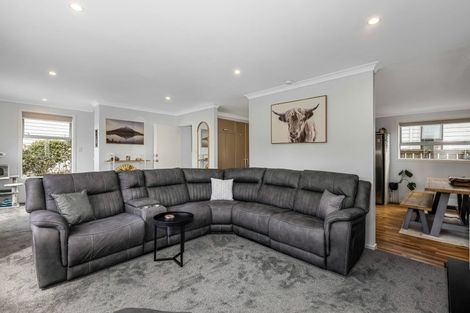 Photo of property in 107 Kenmore Street, Newlands, Wellington, 6037