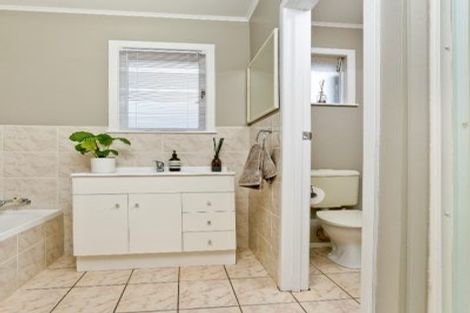 Photo of property in 96 Archers Road, Glenfield, Auckland, 0629